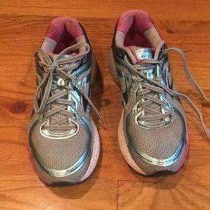 Brooks GTS 17 running shoe